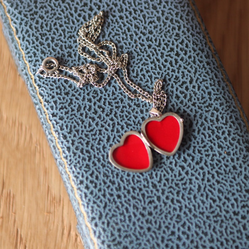 A Pretty Silver Heart Shaped Locket SKU