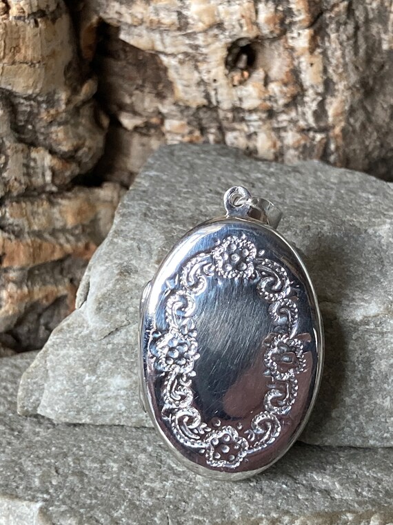 Contemporary lockets hot sale
