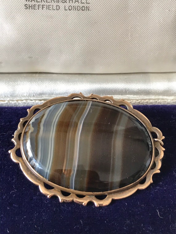 A Stunning Victorian/Edwardian Banded Agate Brooc… - image 1