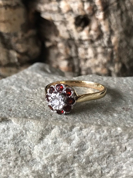 A Gorgeous Vintage 18ct Garnet And Diamond  Clust… - image 10