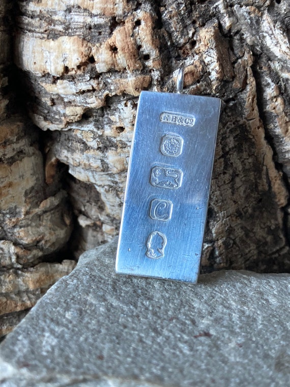 A Classic Vintage Silver Ingot With The Queen’s  … - image 1