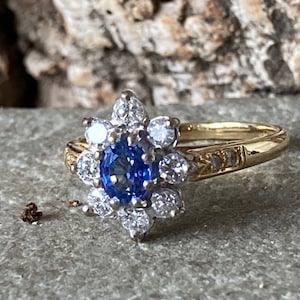 A Stunning 18ct Gold Natural Sapphire And Diamond Cluster Ring     SKU4932