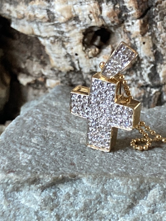 A Stunning Chunky Modern 18ct Gold Diamond Cross … - image 10