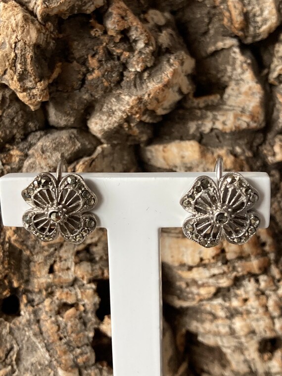 Screw fitting hotsell earrings