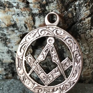 A Vintage Gold Masonic Pendant   SKU2925