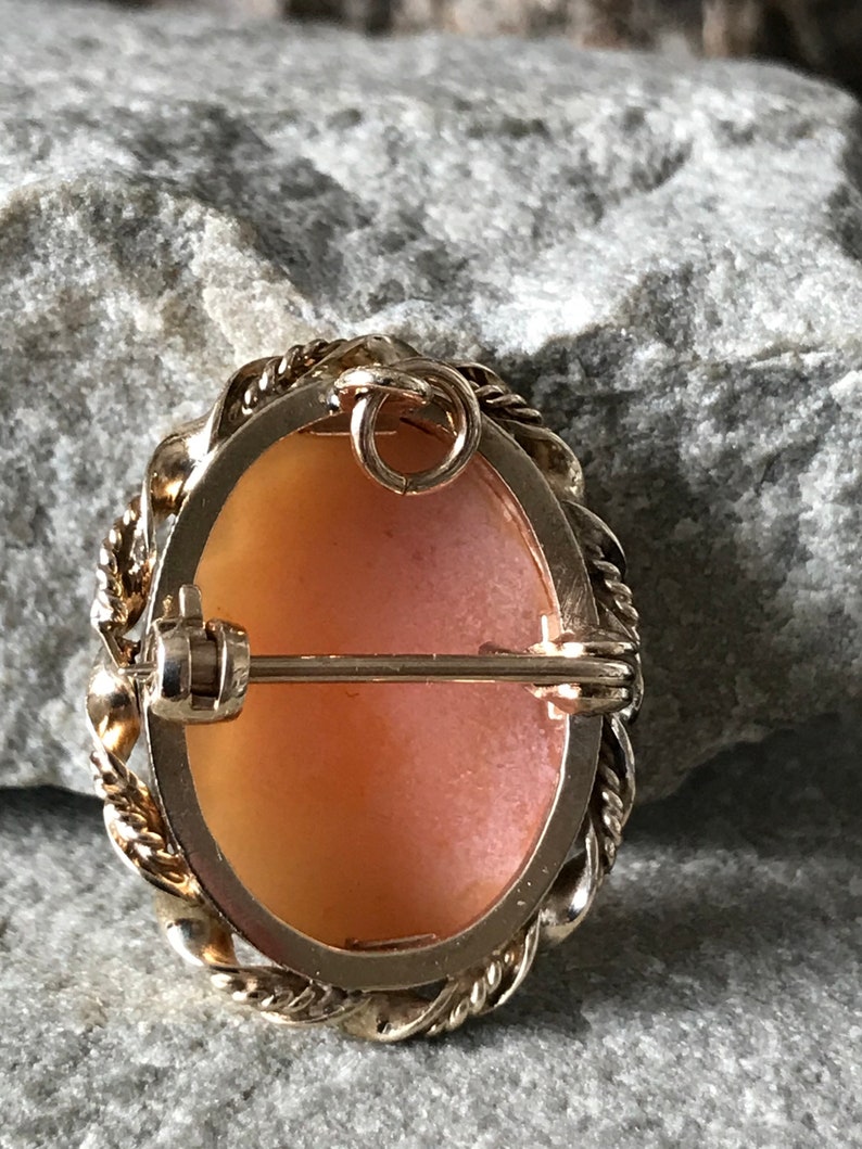 A Classic Oval 9ct Gold Cameo Brooch In Miniature SKU4063