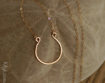 Petit collier fer à cheval, collier porte-bonheur, chaîne délicate en or 14 carats ou argent sterling, collier fer à cheval délicat en couches