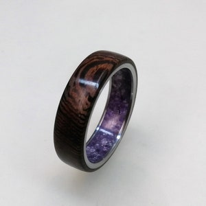 Titanring mit Königsholz und Amethyst Inlay, Holzring, Holzring, Amethystring, Herrenring, Damenring