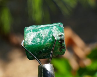 Doubly Terminated Emerald Crystal ~ 7.90 carat - Size: 10x10x9  mm
