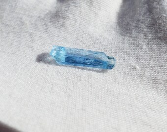 Natural Aquamarine Crystal, Raw Aquamarine Specimen 1.39 Size: 15.5x4.5x2 mm