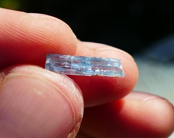 Aquamarine Crystal 1.94 carats  Size:  16x4x3 mm  (0.63" inches)