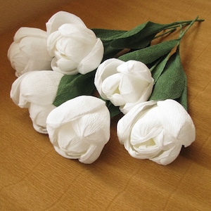 Grandes tulipes en papier blanches, Fleurs en papier crêpe, Fleurs de mariage, Fait main, Cadeau pour femme, Décoration en papier blanc