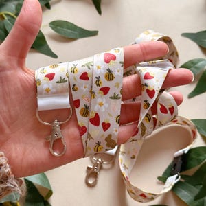 Erdbeer Bienen Lanyard - Ausweishalter - Bienen Geschenk - Arbeit - College - Schule - Schlüssel -Schlüsselanhänger - Abschied Geschenkidee -Kawaii Stationary