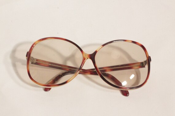 1970’s Tortoise Transparent 8 Form Frames Sunglass