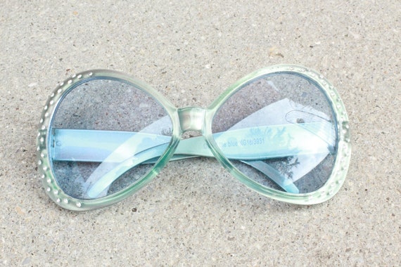 1960's Oversized Modgirl Sunglasses - 60's Alien S