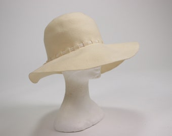 1970's White Wool Felt Hat - 70' Cloche Wool Capeline Hat