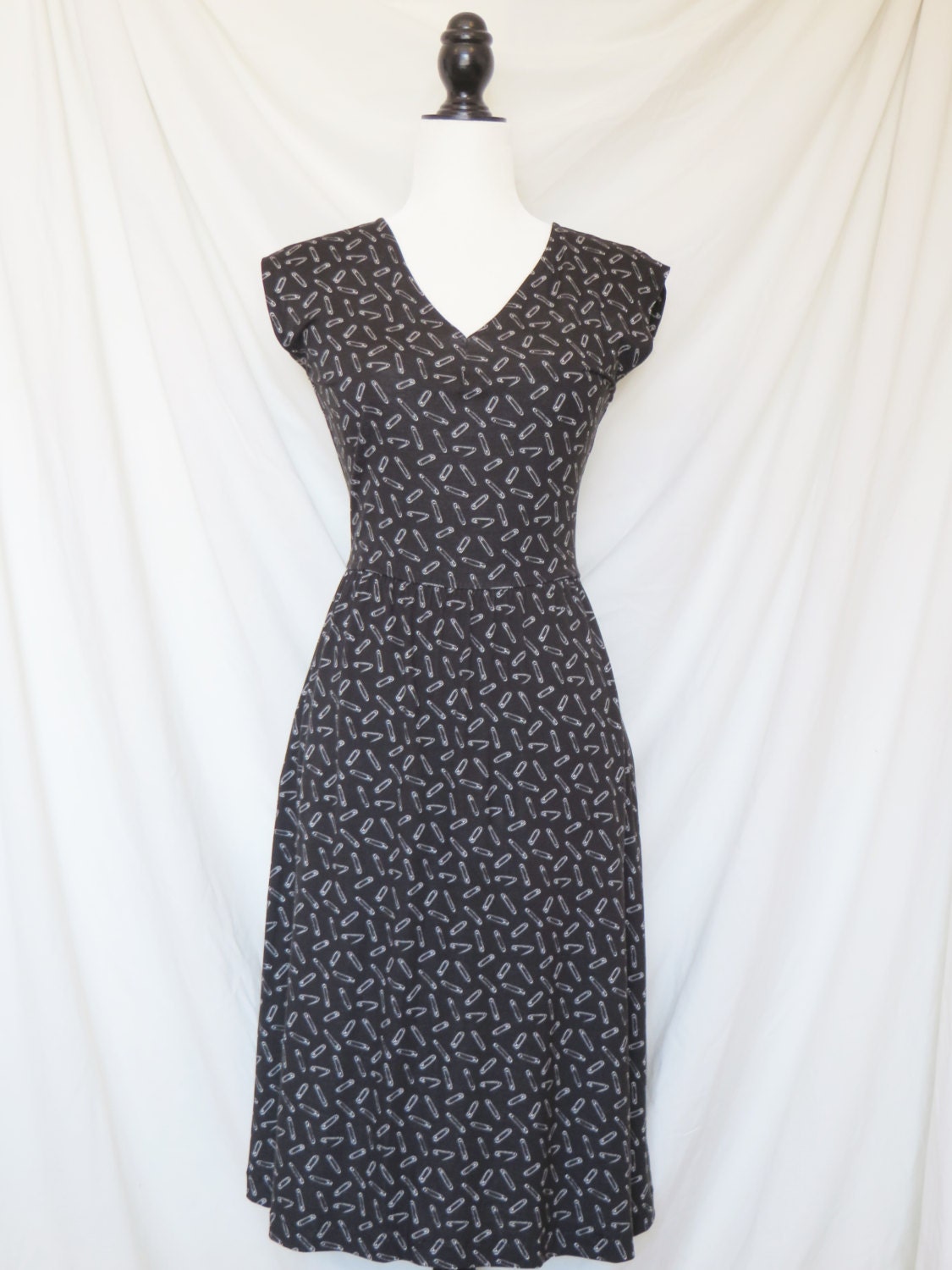 Knee-length elegant dress for women | Clara