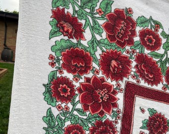 Vintage 1960s/1970s Dahlia Floral Terry Cloth Table Cloth, Beach Blanket, Picnic Blanket