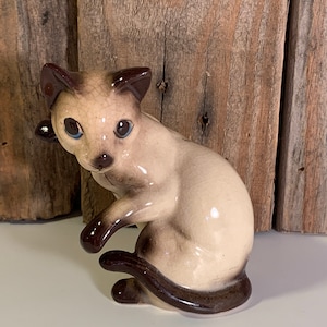 Vintage Porcelain/Ceramic Siamese Cat