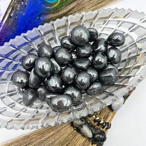 Hematite Tumbled Stones – 20 to 40 Millimeter Polished Iron Oxide Pebbles for Crafts and Decor