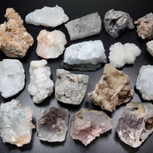 Zéolite assortie plate (24 pièces) taille 1 à 3 pouces pierres précieuses de cristal mixtes