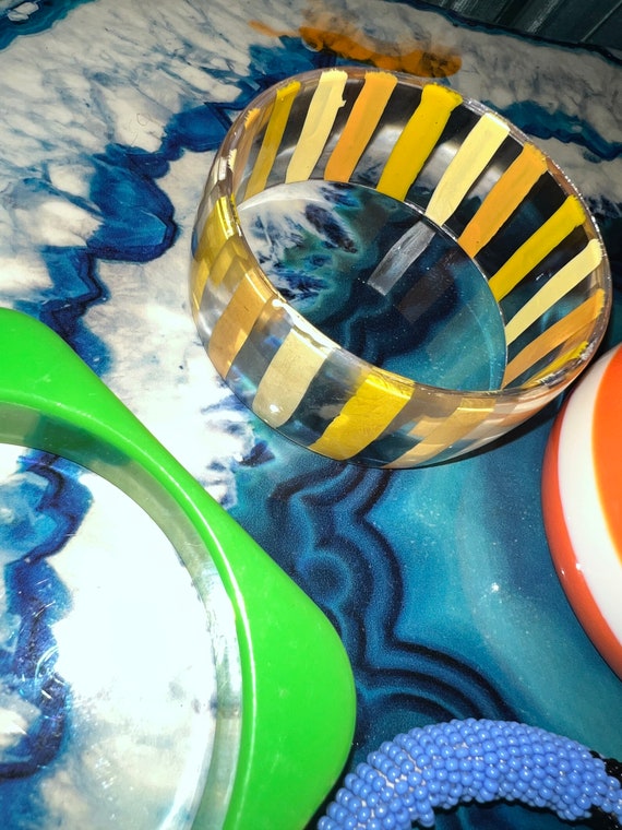 Vintage tropicana colored plastic bangles - image 4