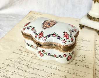 Porcelain box with enamelled decoration period eighteenth century