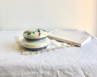 Fine Japanese porcelain jewelry box decorated with a bird