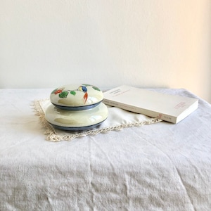 Fine Japanese porcelain jewelry box decorated with a bird