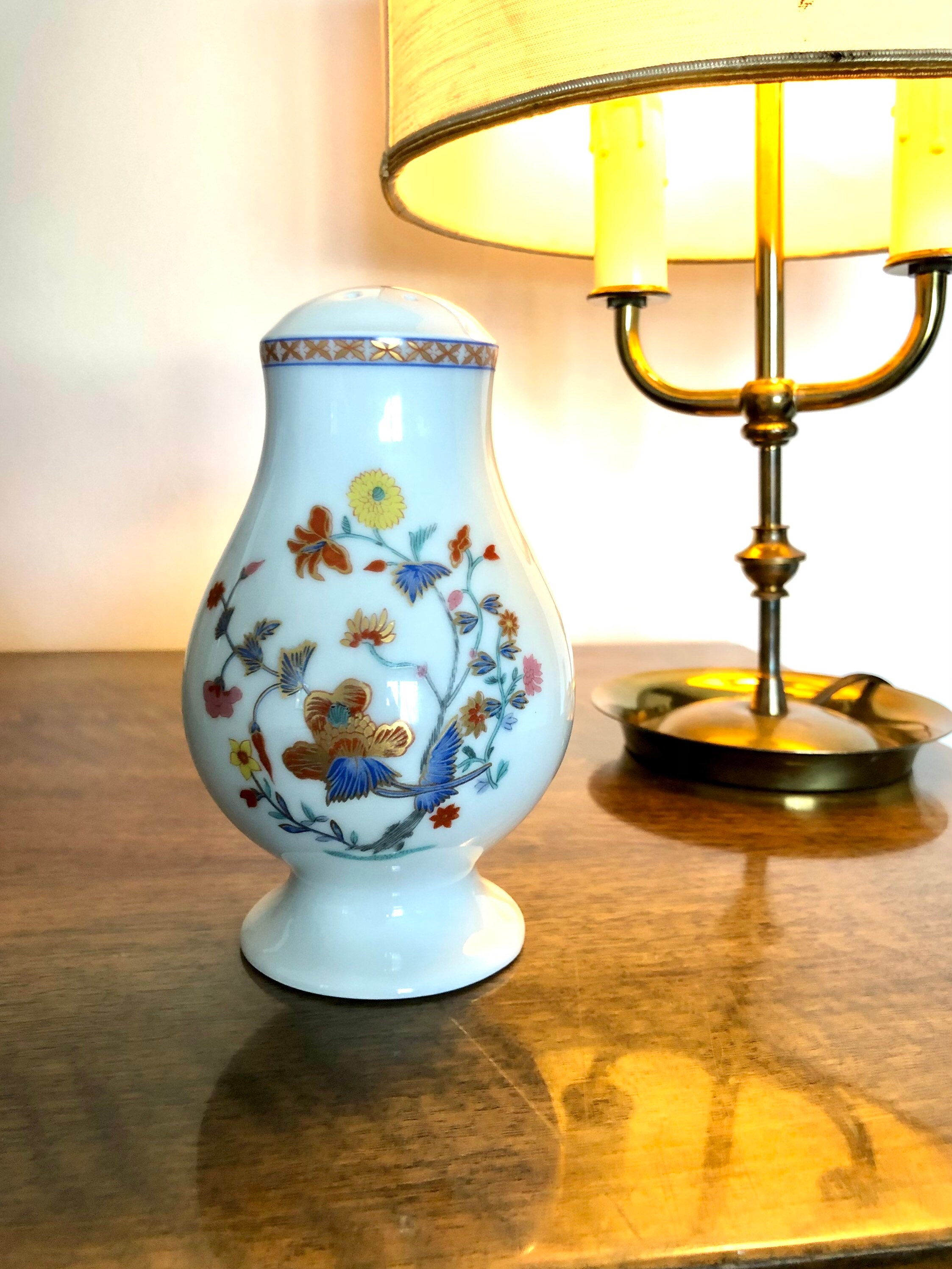 Saupoudreuse ou Salière en Porcelaine de Limoges Bernardaud Modèle Pondichéry