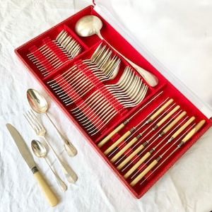 Silver-plated cutlery set and knives in a case