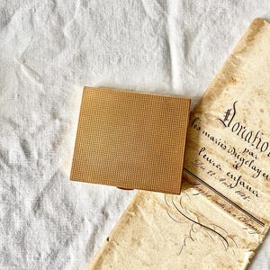 Etui à cigarettes ou porte cartes en métal laminé or guilloché ancien