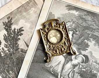 Altes Jugendstil-Messinggestell und fotografisches Medaillon