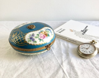 Candy box or jewelry box in old Sèvres blue porcelain