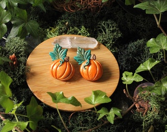 Small pumpkins with golden reflections: Small autumn pumpkin brooches in polymer paste
