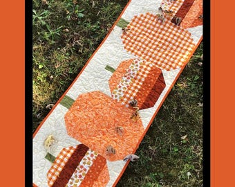 Pumpkin Hollow Quilt Pattern PDF: Autumn Table Runner (16x50in Digital Download