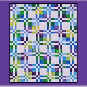 Könnte beinhalten: Ein farbenfroher Quilt mit einem Rastermuster, das Quadrate in Weiß, Blau, Grün und Lila aufweist. Der Quilt ist schwarz umrandet und vor einem lila Hintergrund platziert. Der Text "LaValle" steht oben, mit "Rachelle for Handmade Villa Rosa Designs" unten.