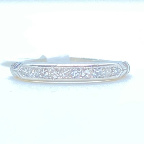 Banda de bodas de diamantes de platino antiguo