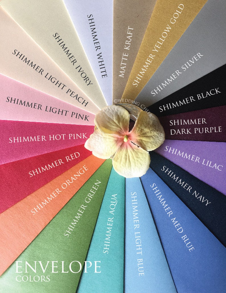 Puede incluir: Una carta de colores de sobres, con el texto "ENVELOPE COLORS" en la parte inferior. Los colores incluyen blanco brillante, marfil brillante, kraft mate, oro amarillo brillante, plata brillante, negro brillante, morado oscuro brillante, lila brillante, azul marino brillante, azul medio brillante, azul claro brillante, aqua brillante, verde brillante, naranja brillante, rojo brillante, rosa brillante, rosa claro brillante y melocot&oacute;n claro brillante.
