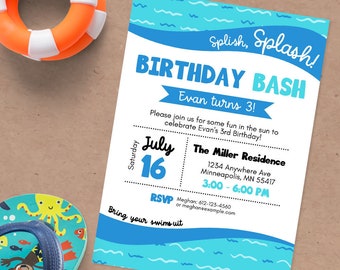 Puede incluir: Una invitación de fiesta de cumpleaños azul y blanca con un diseño de olas. El texto dice "Splish, Splash! Birthday Bash Evan cumple 3!" La invitación incluye la fecha, la hora y la ubicación de la fiesta. También incluye la información de RSVP.