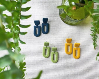 COLOR BLOCK MONOCHROME Reverse Arch Dangle Statement Boucles d'oreilles en argile polymère : vert forêt, vert citron, ocre jaune | texturé groovy