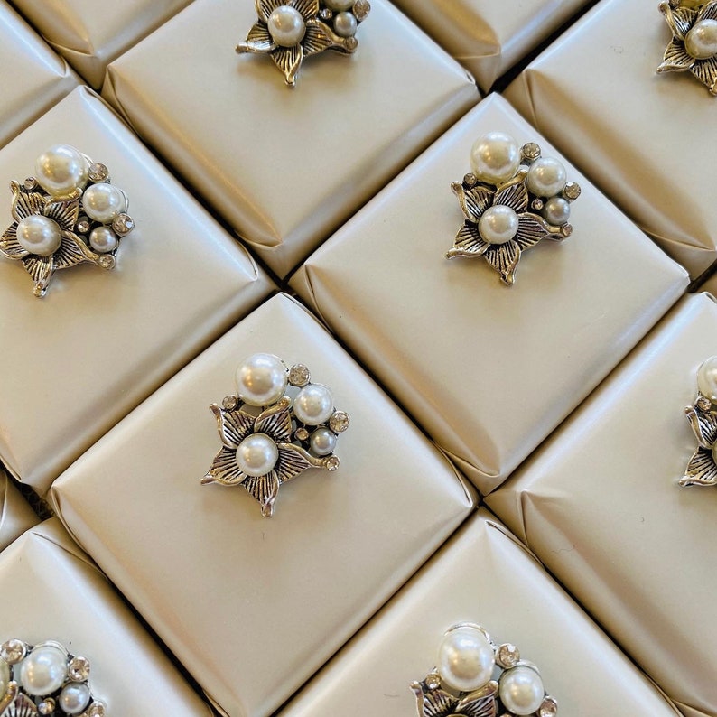 wedding chocolate Pearl and silver wedding favors chocolate favors decorated chocolate
