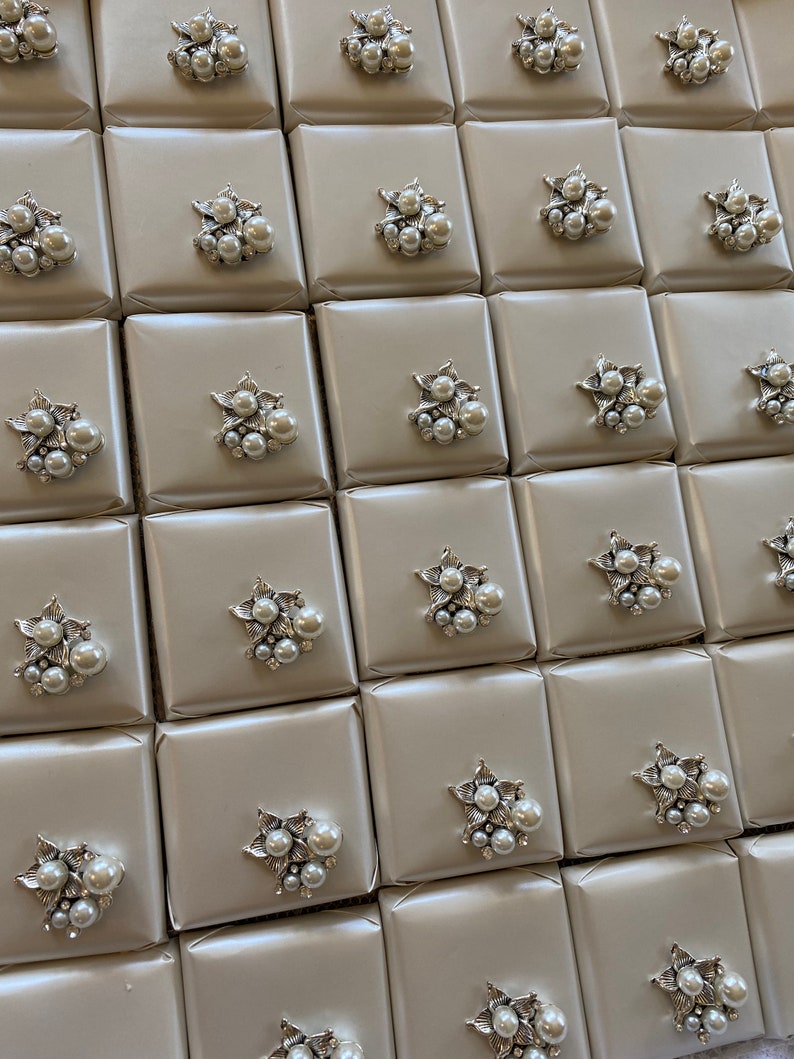 wedding chocolate Pearl and silver wedding favors chocolate favors decorated chocolate