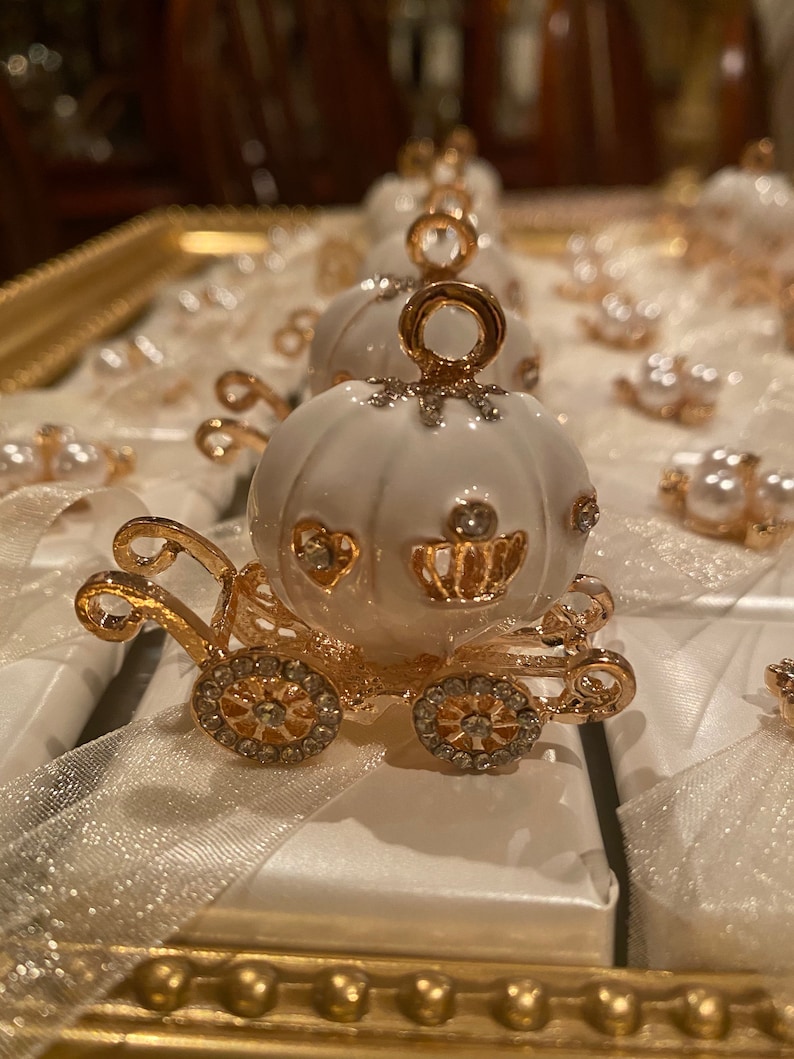 10 Wedding Favors Wedding Carriage Decorated Chocolate Etsy