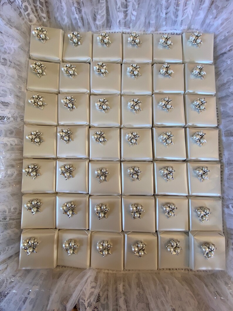 wedding chocolate Pearl and silver wedding favors chocolate favors decorated chocolate