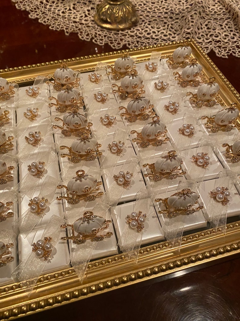 10 Wedding Favors Wedding Carriage Decorated Chocolate Etsy