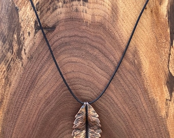 Handgefertigte Blatt Halskette | Leder | Textur