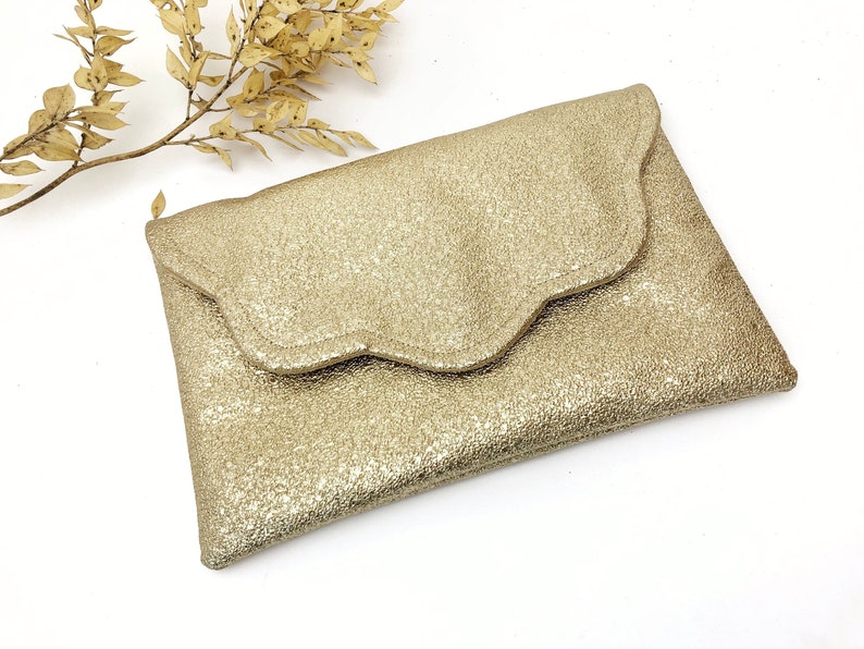 Pochette enveloppe dorée idéale pour un mariage ou une soirée image 6