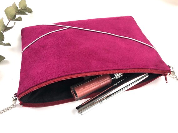 Pochette fucsia e argento perfetta per l ospite di un matrimonio