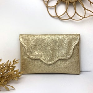 Pochette enveloppe dorée idéale pour un mariage ou une soirée image 7